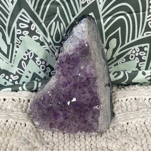Cut base amethyst crystal cluster from Brazil